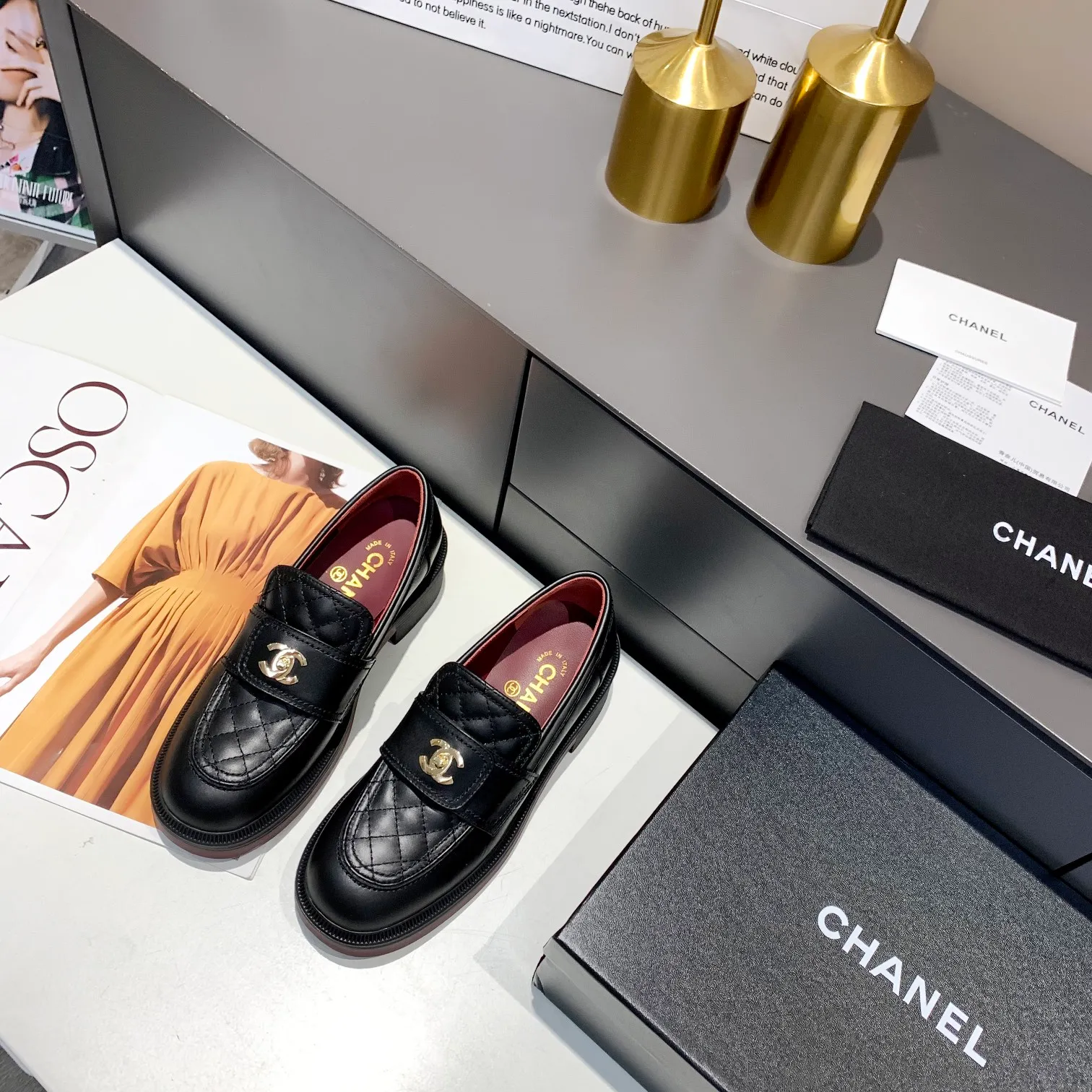 👟👟Ex-factory price 480👟👟 Chanel's 2023 autumn and winter new style, this year's most popular loafers, the one that Xiaohongshu is crazy about growing grass, the schoolbag buttons are super beautiful, the shoe shape is versatile, the heel height is 5cm, and it is an absolute long-leg artifact! Classic black, bought at yyds counter for 8100! ! The counter is made of original customized calfskin, two-color T👟👟 ex-factory price U outsole, and original molded hardware buckle. Code number 35-40 (40 41 customized, non-returnable)